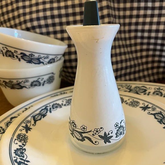 Corning Corelle OLD TOWN BLUE ONION 10 piece set 4 dinner plates,4 mugs,saucer, - Picture 3 of 7